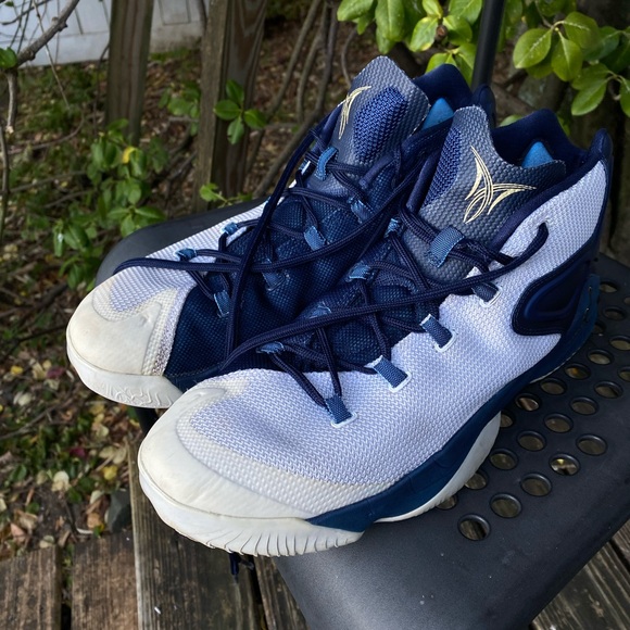 MUST SELL MOVING- ********* NIKE Air Jordan Melo M12 Men’s Sneakers Sz 11.5 EUC - Picture 4 of 9